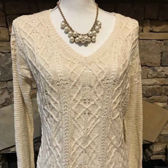 NWOT Pink Rose Cream Sweater Size Medium - Picture 2 of 6